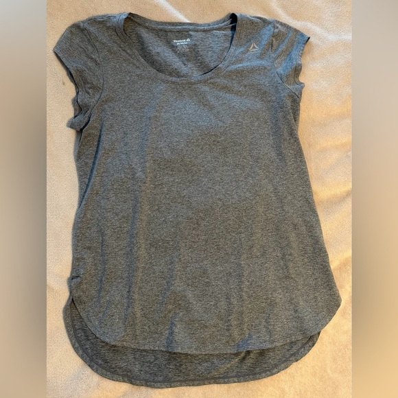 Reebok Tops - Reebok Size Med Athletic Top